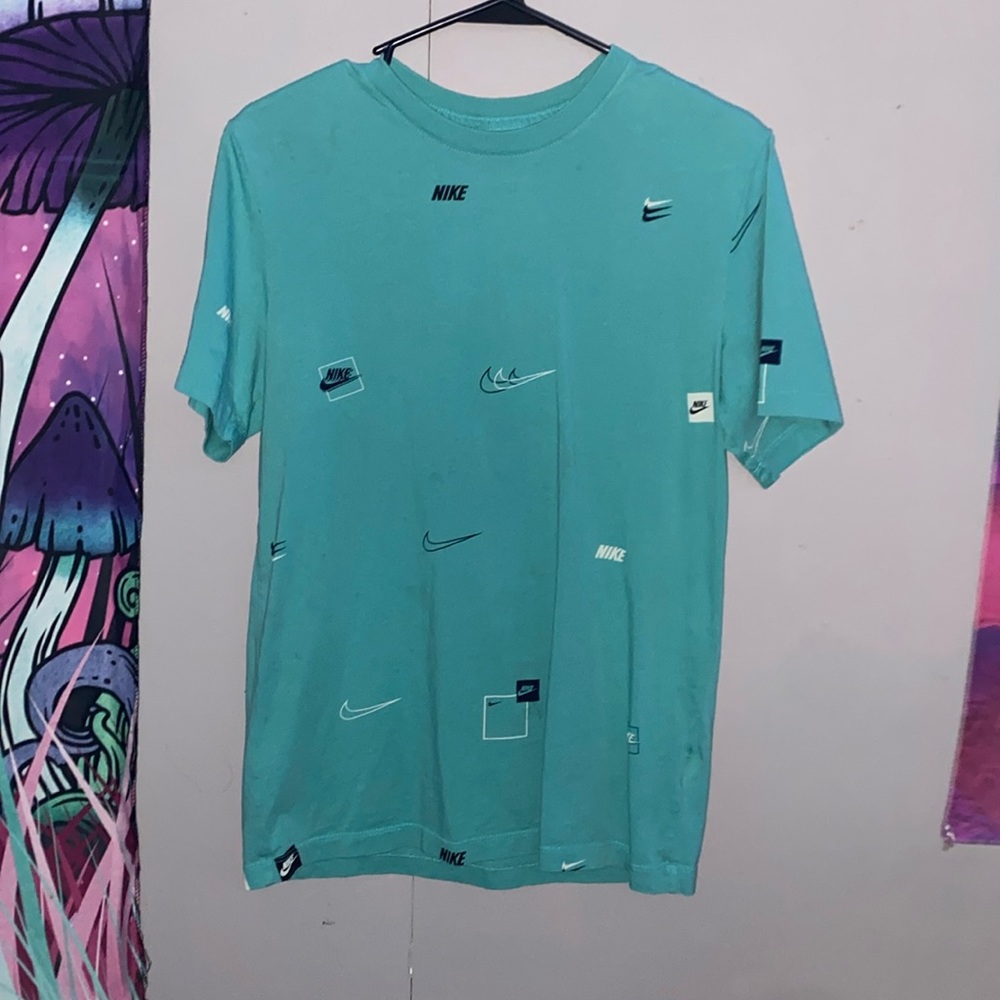nike t-shirt size small